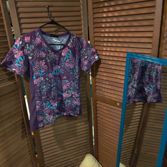 Scrub Top - Picture 2 of 4